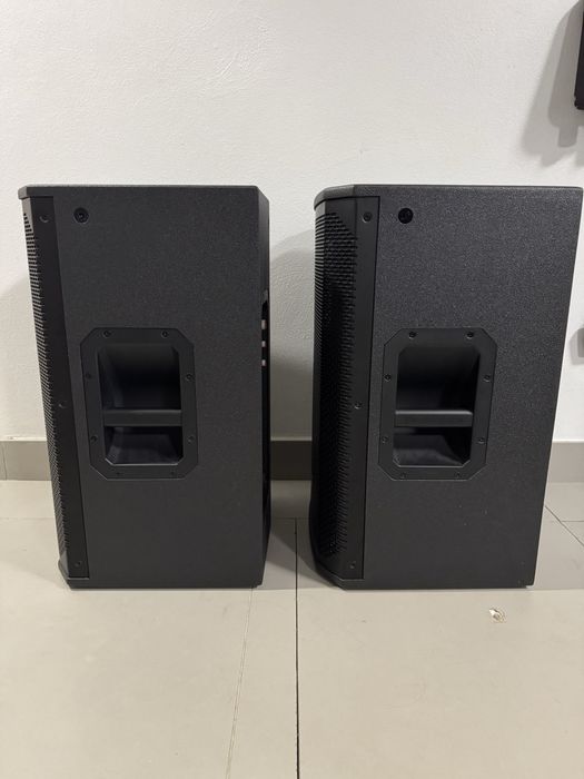 2 colunas Electro-Voice EKX 12p + Capas