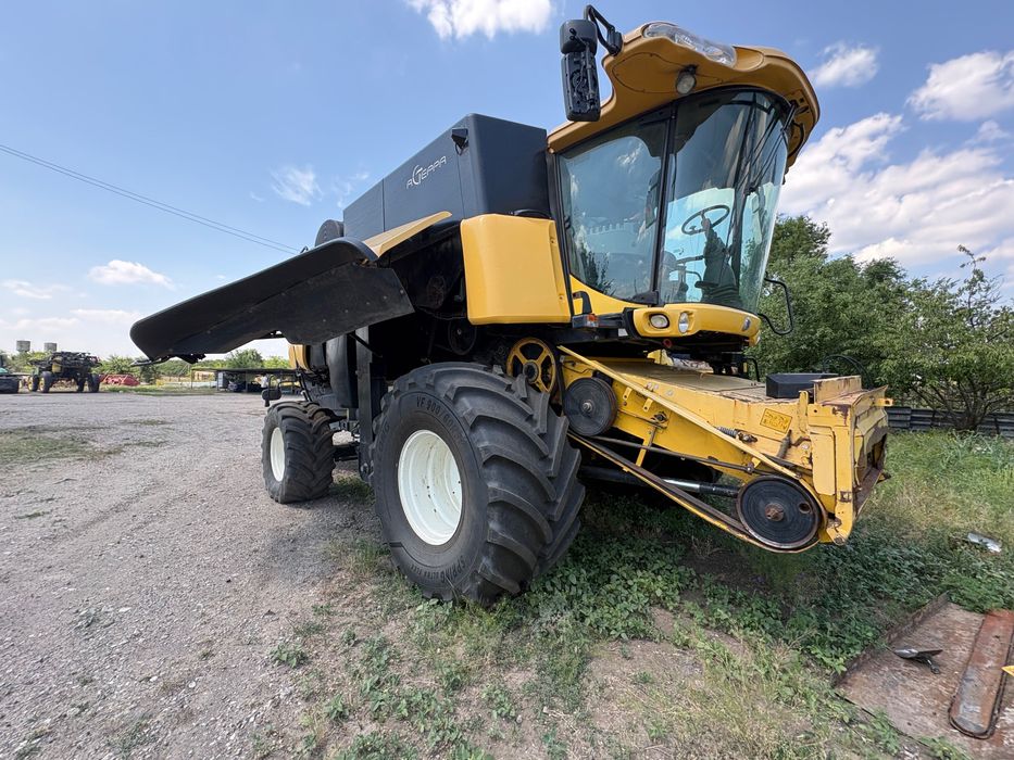 Комбайн New Holland CX8080
