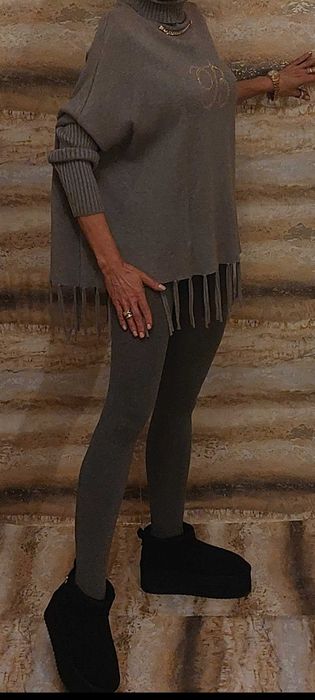 Bardzo orginalny golf w typie oversize włoskiej Marki Premium Bibione