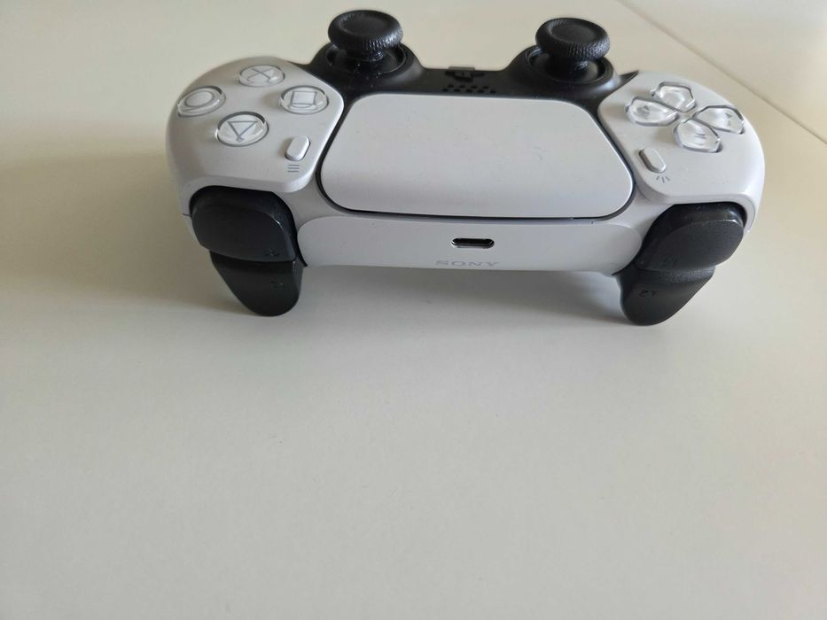 Syndyk sprzeda konsolę Playstation 5 PS5 C