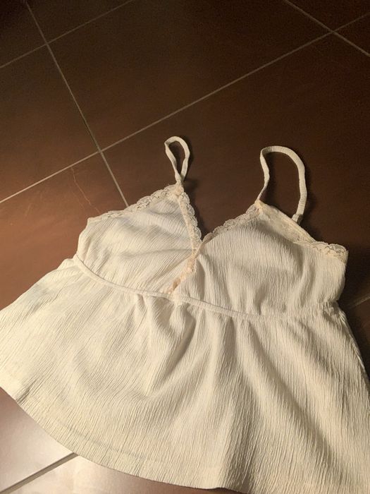 Top de renda com alças