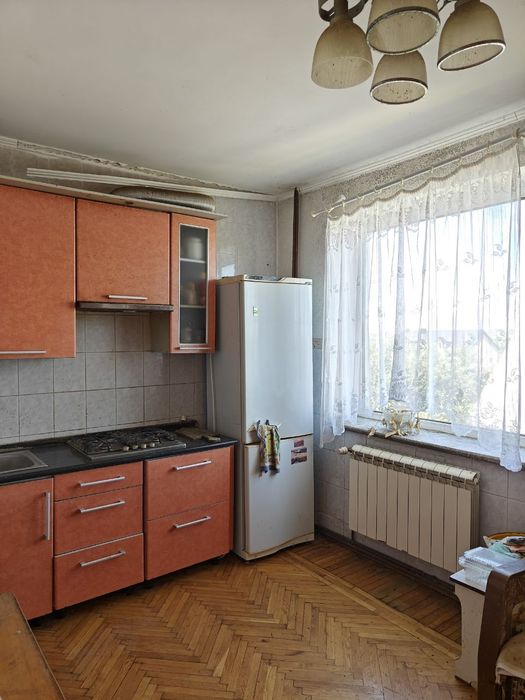 Продаж окремо стоячий будинок