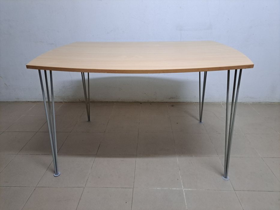 conjunto mesa e cadeira