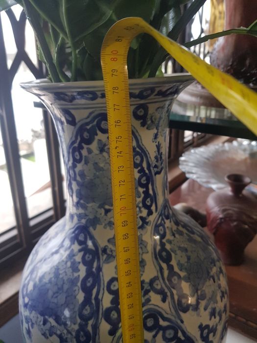 Grande Jarrao com base e flores