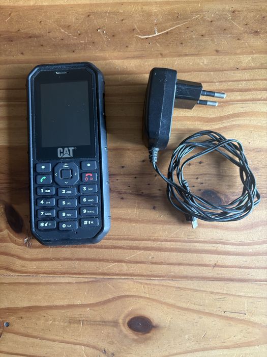 Telemóvel CAT B26 (2.4'' - Dual SIM - Preto)