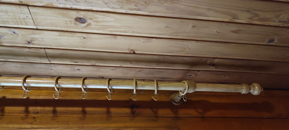 Продам карниз в отличном состояние длина 2.0м