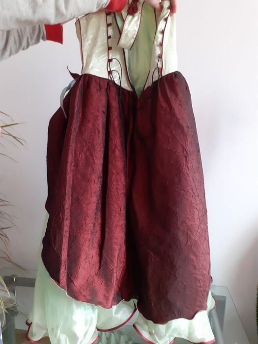 Выпускное свадебное вечернеее праздничное бальное платье