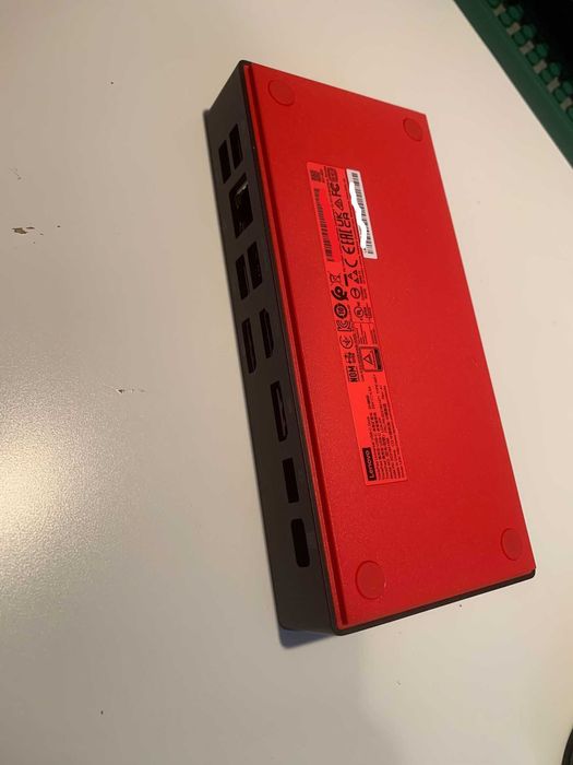 Docking Station Lenovo Thinkpad USB-C (90W) Preta/Vermelha