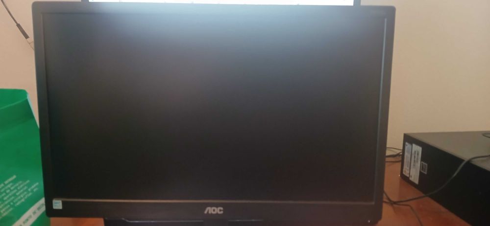3 Monitores PC + 1 TV