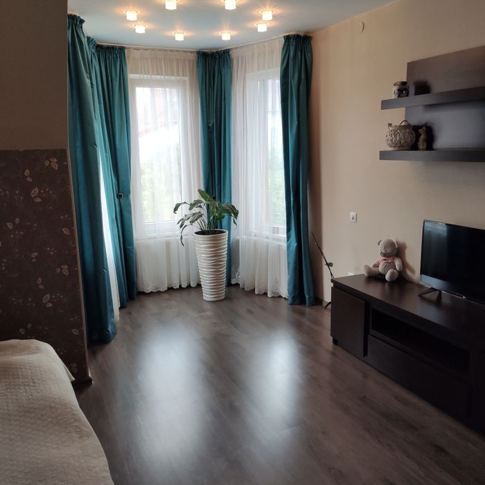 Продається будинок 142м2, 4 кімнати, 6 соток землі, 2 санвузла.