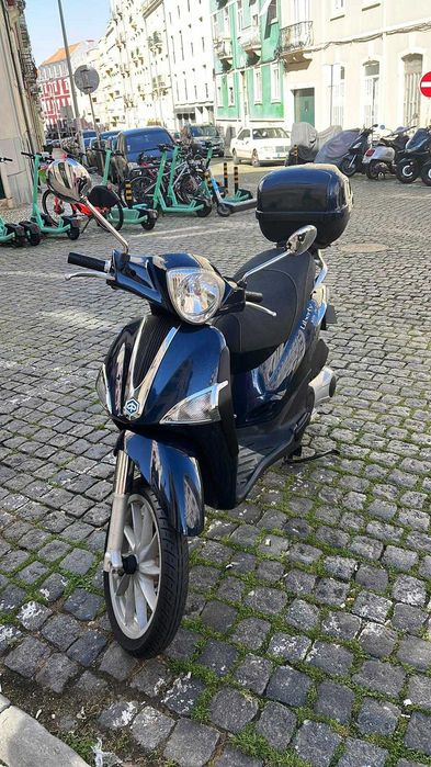 Piaggio Liberty 125 3V – Mala incluída – 33.000 km