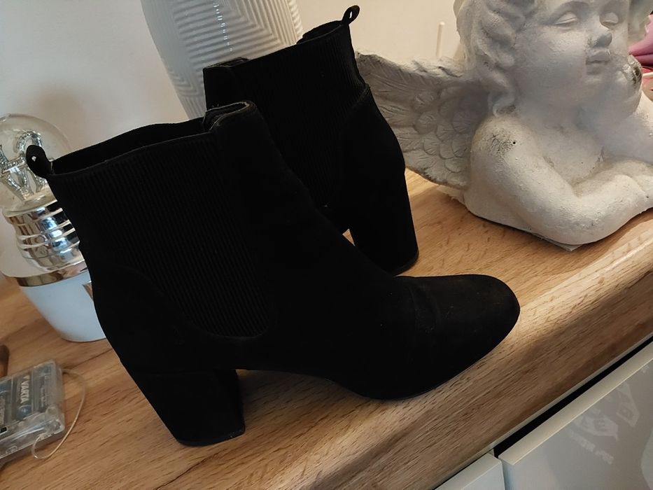 Czarne buty botki na obcasie slupku