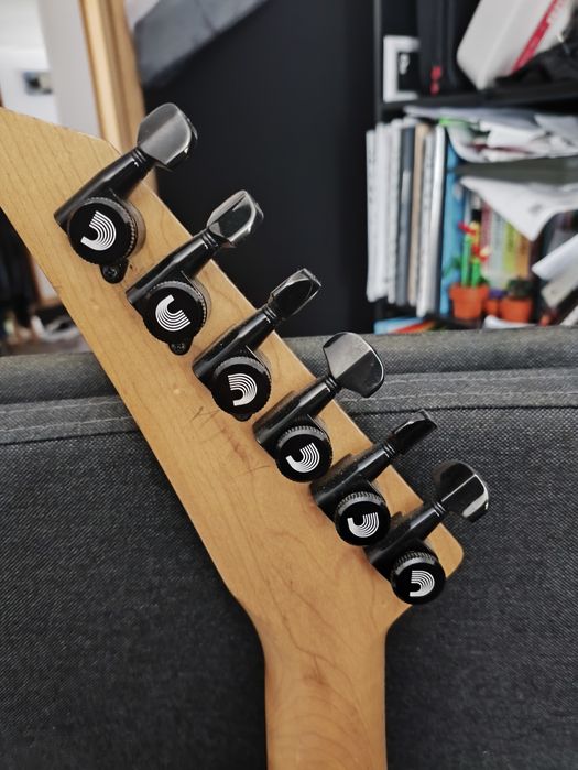 Guitarra elétrica Jackson PS-1 Performer com vários mods