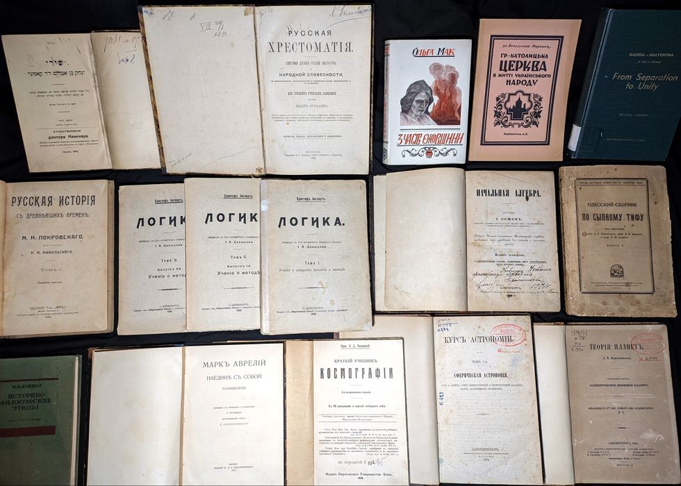 Ч1 Колекція старовинних книг, першовидання, діаспора, наука, філософія
