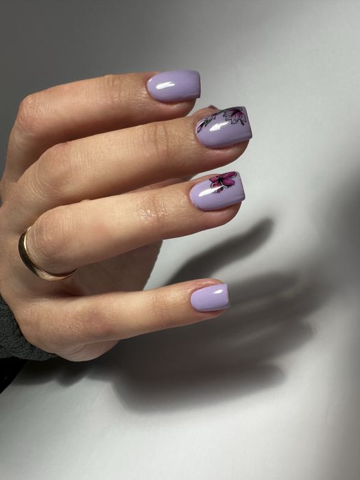 Манікюр , нарощування , педикюр . Центр міста