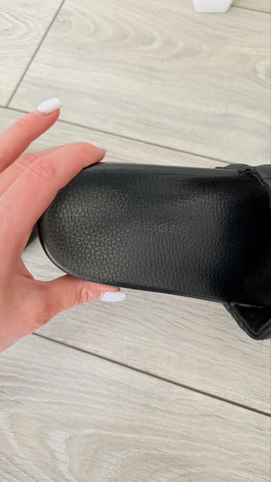 Шльопанці Kurt Geiger