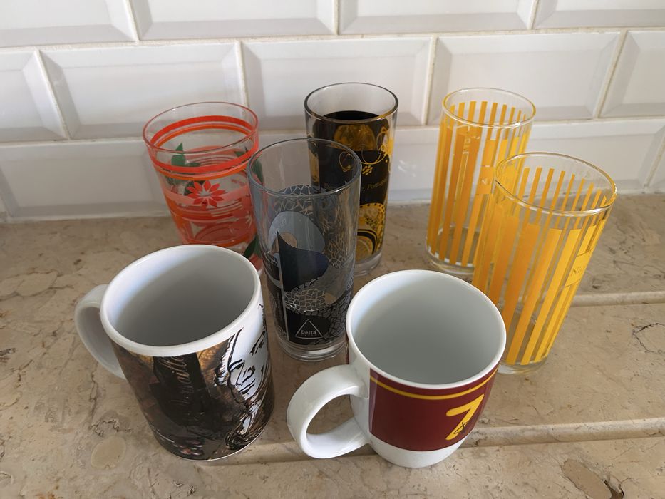 Copos e canecas variados