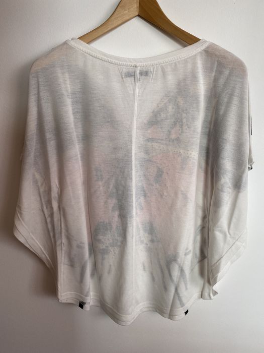 Blusa com borboleta Bershka