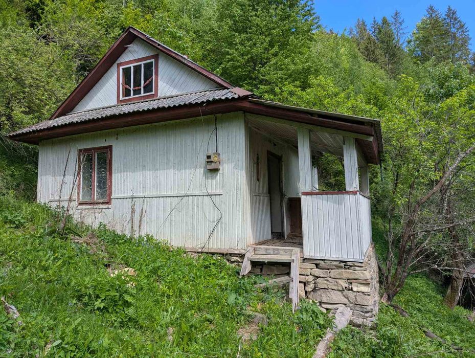Три будинки з ділянками  без сусідів