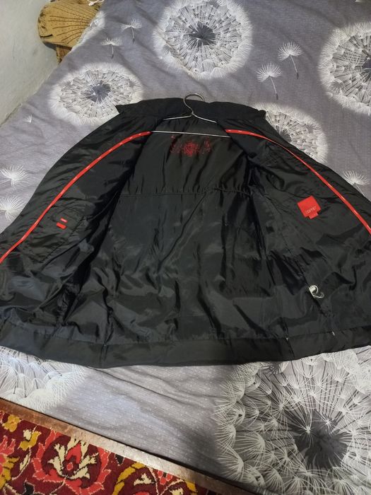 Пуховик жіночій.