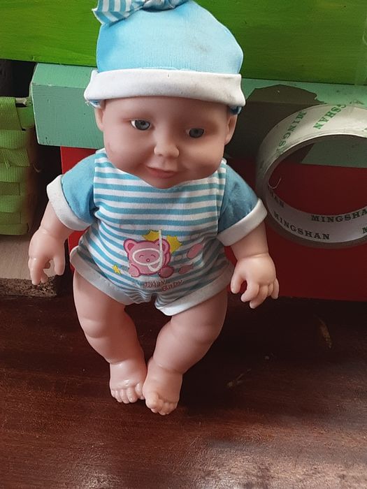 Boneco chorão em borracha  30 cm altura  estado novo