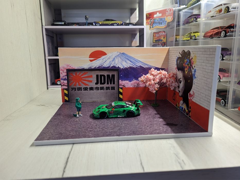 Готова діорама масштабу 1:64 у стилі японського автоспорту JDM.