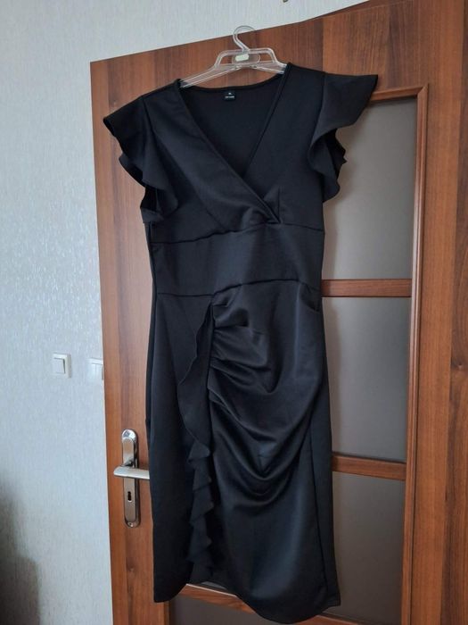 Sukienka czarna z falbankami
