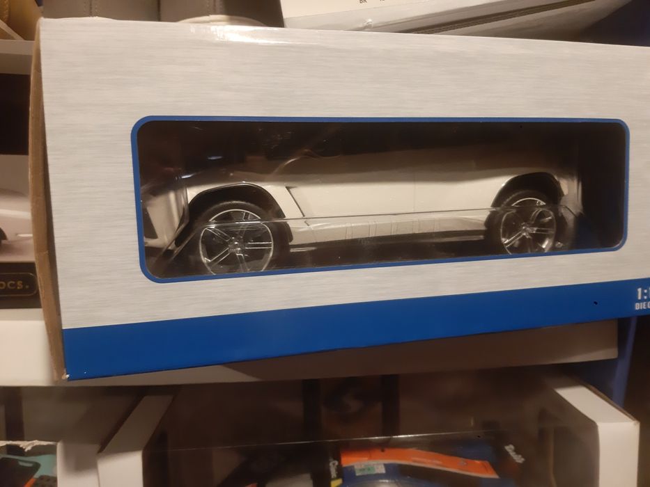 1:18 Lamborghini Urus MCG