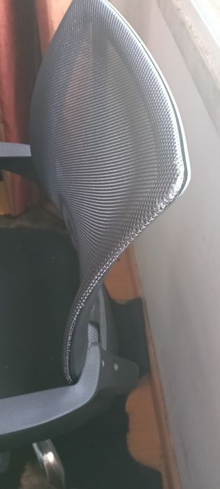 Vende-se Cadeira de Escritório Ergonómica - Base Cromada