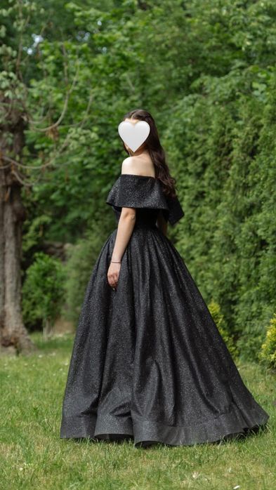 Пишна випускна сукня
