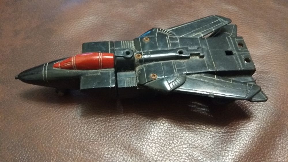 Самолёт детская игрушка.