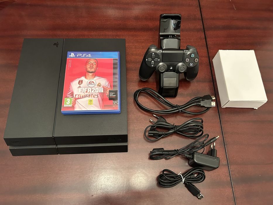 PS4 FAT 1TB praticamente NOVA