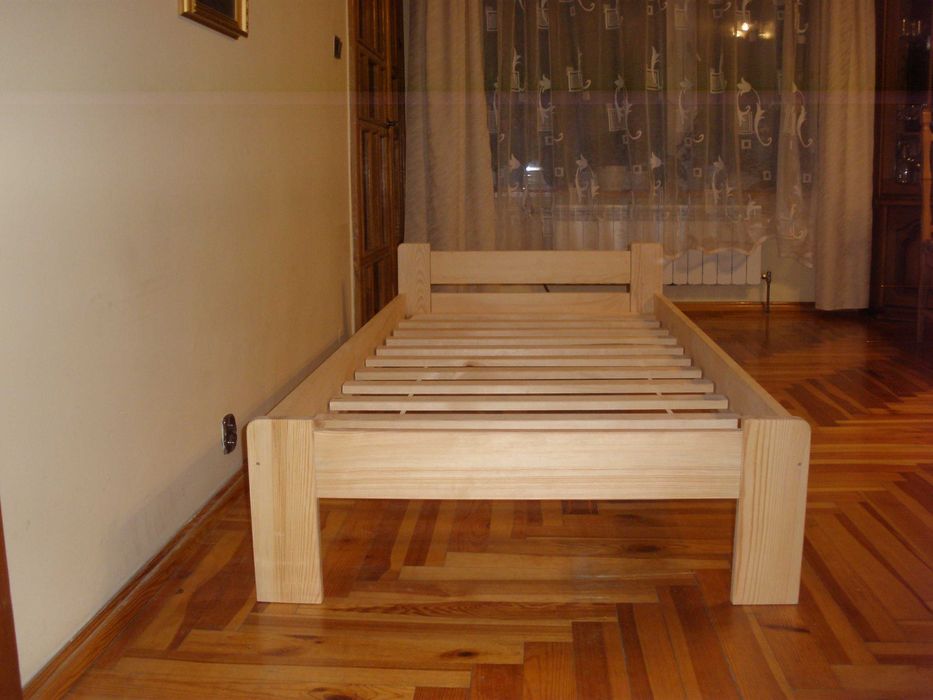 Łóżko  sosnowe IWONA  I  90 x 200