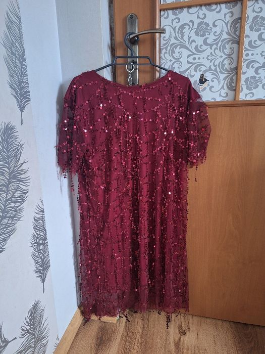 Sukienka bordowa w cekiny