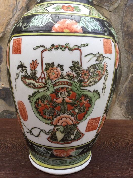 Jarrão Porcelana Chinesa Família Negra séc XIX Marcado 35 cm