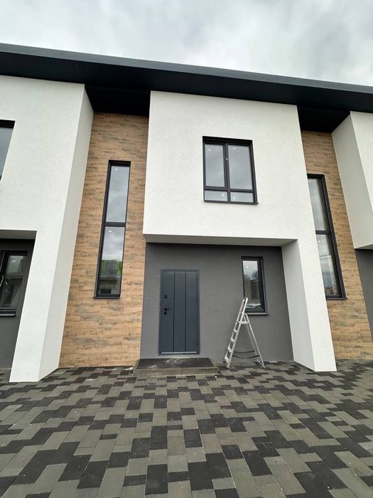 Таунхаус у Білогородці біля Сільпо | 75 м² | Асфальтований під’їзд | Зручна локація | Власний двір | Ідеальний варіант для життя