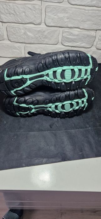 Merrell  40.           .