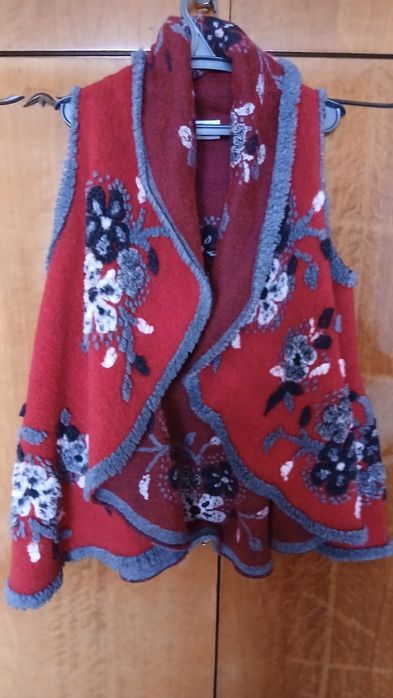 Женский текстури жилет