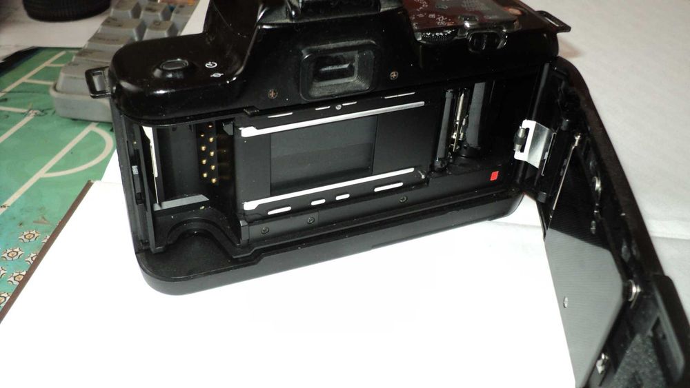 Aparat Nikon F401S uszkodzone zamknięcie