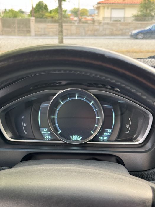 Volvo V40 economico e seguro (5.1L/100km)