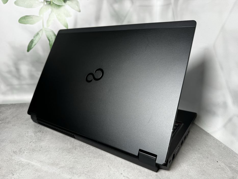 Quadro RTX 3000 6GB/ 8 ядер/ Fujitsu CELSIUS H7510 / i9-10885H / 32GB / SSD 1TB / 15.6" FHD