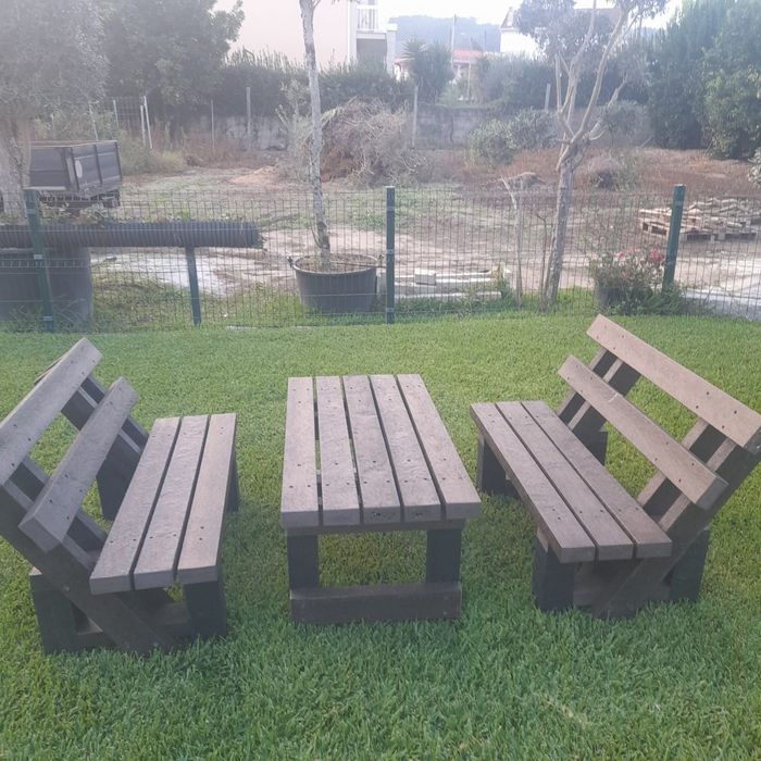 2 bancos com mesa para jardim
