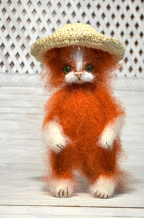 Іграшковий пухнастий рудий котик, кошеня у шапочці
