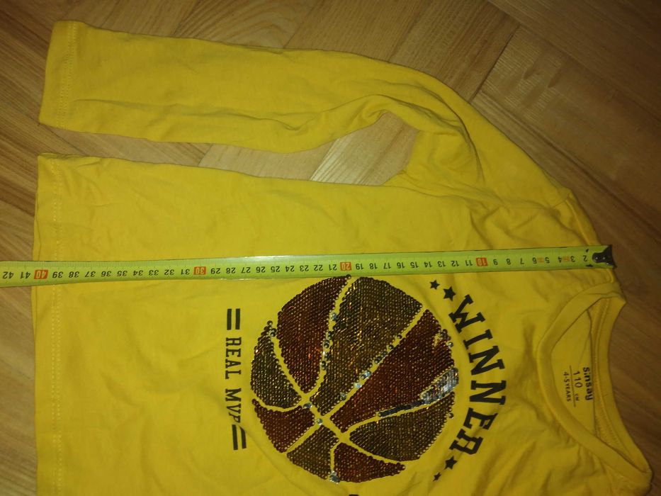 Bluzka dla chlopca sinsay 110 cekiny pilka dlugi rekaw