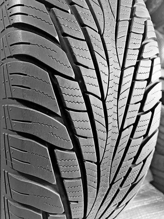 Шини Б/в 255.60.17 пара Maxxis