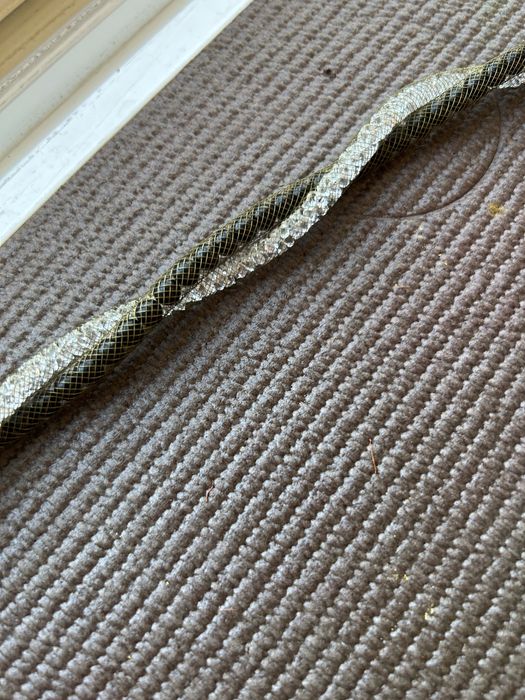 Colar muito bonito sem marcas de uso.