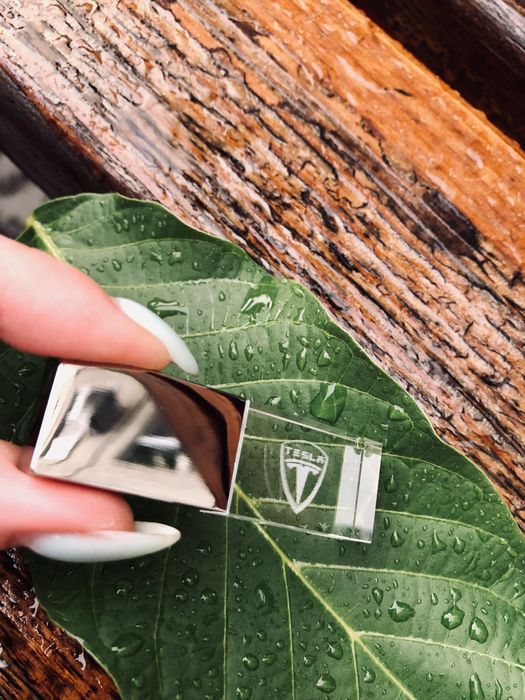 Флешка usb накопитель Tesla 32Gb светящаяся Тесла