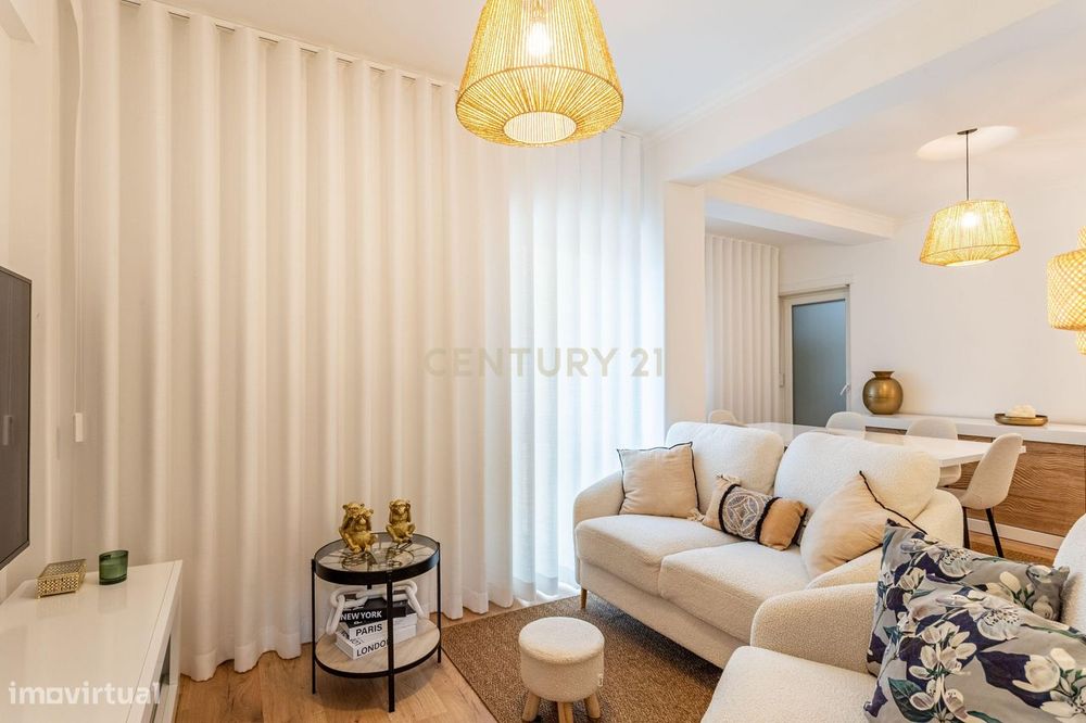 Apartamento T3 Totalmente Remodelado em Queluz — Massamá E Monte Abraão, Lisboa
