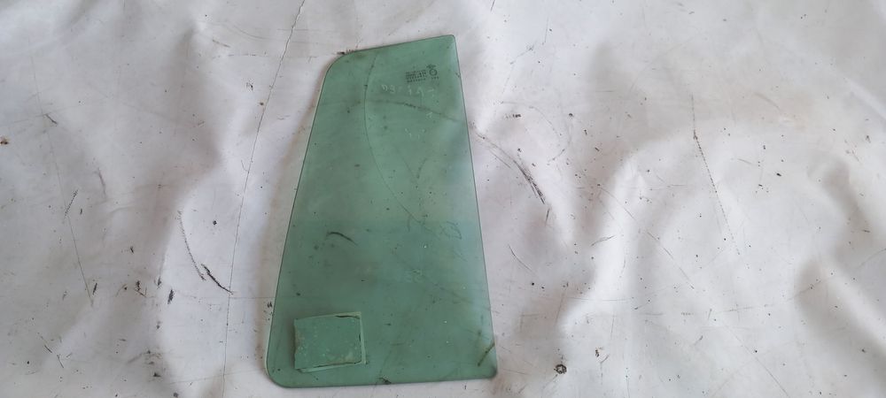 Vidro triangular da porta trás esquerdo DACIA Sandero II (5S_)