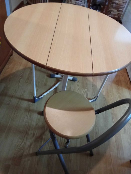 Mesa com 2 cadeiras